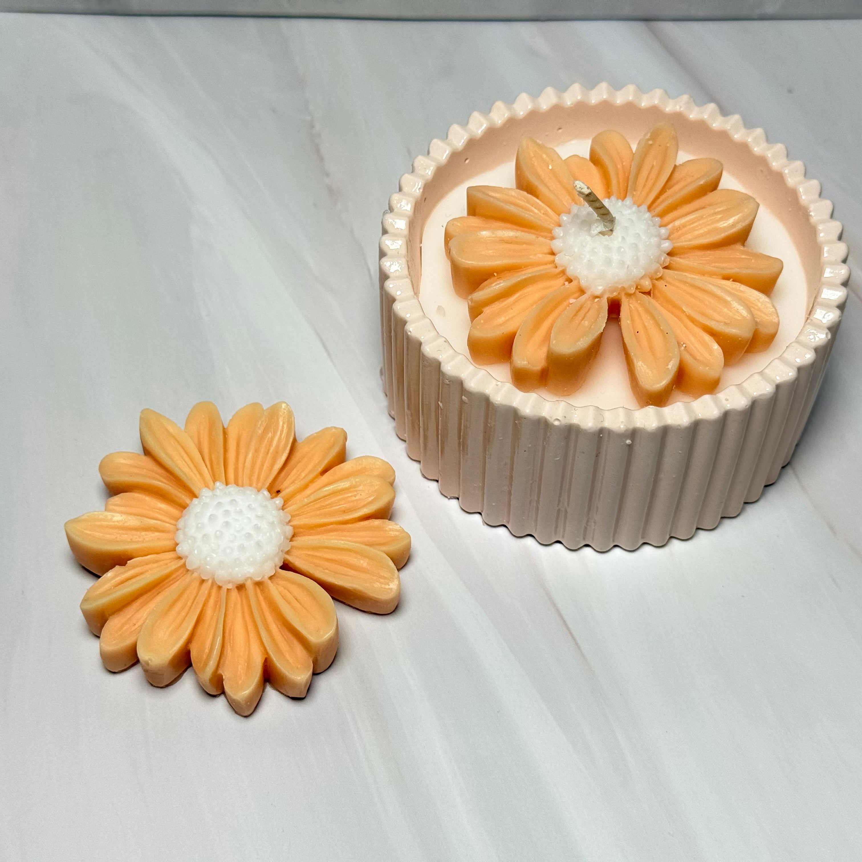 Daisy Dew — Fresh Floral Coconut Apricot Candle in Handmade Vessel